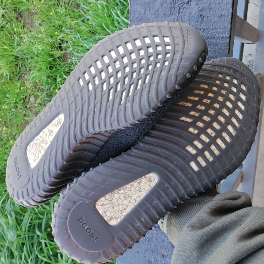 Adidas YEEZY 350 Boost V2 - Picture 3 of 5